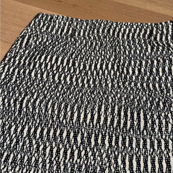 Tory Burch Monochrome Textured Mini Skirt - Picture 2 of 4